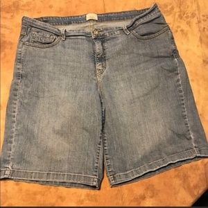 Women's Levi's Blue Jean Shorts. ed1